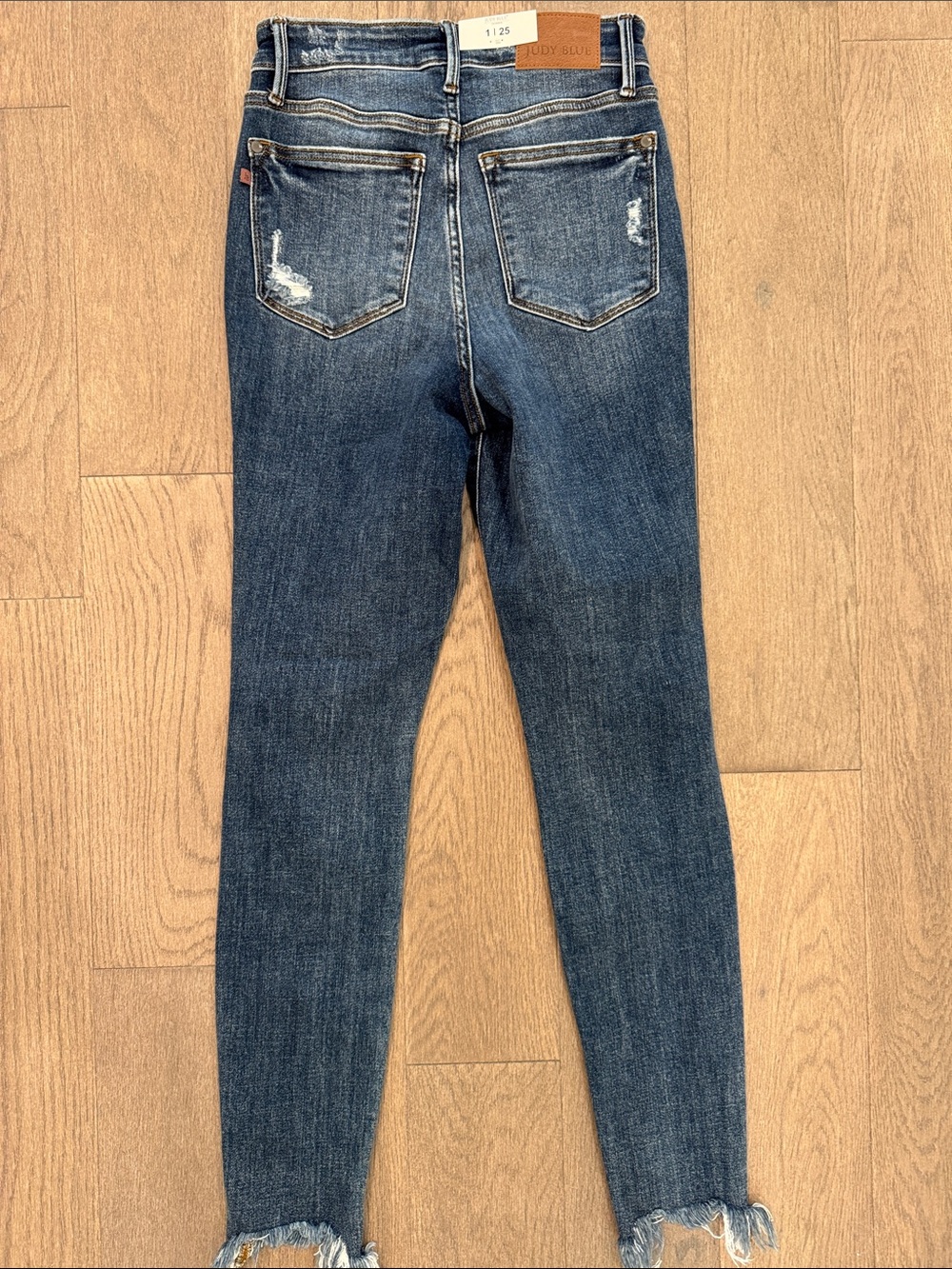 Judy Blue NWT Distressed High Waist Shark Bite Hem Skinny Fit 1/25 Cotton Denim - Picture 4 of 10